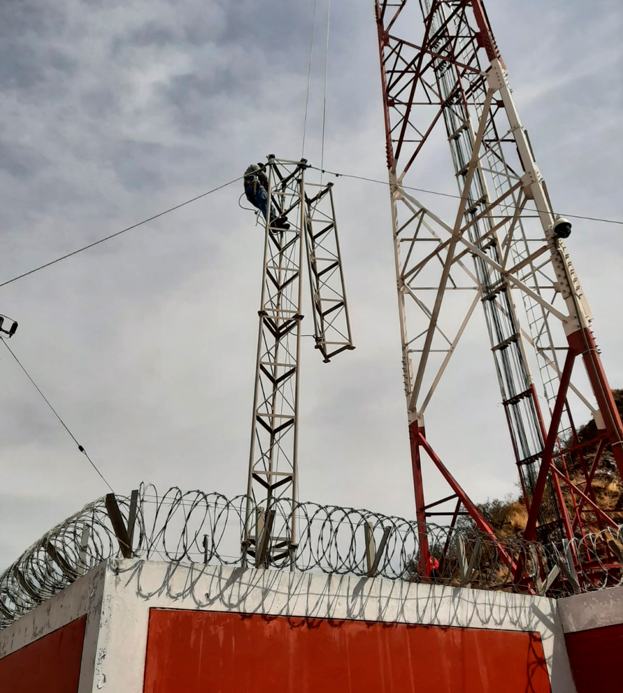 Instalando Torres de Telecomunicacion