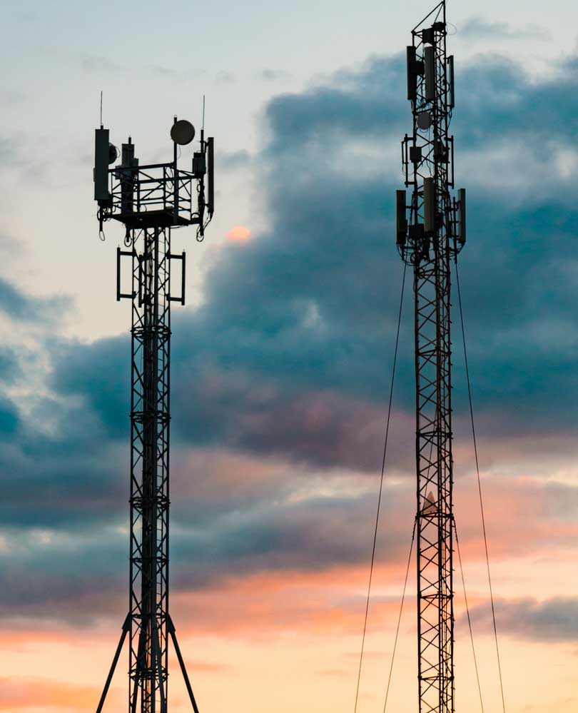 Dos torres de Telecomunicacion